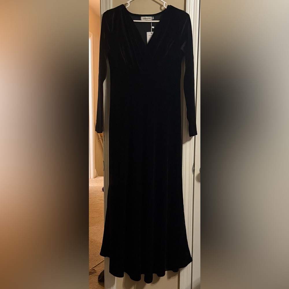 NWT Gorgeous Long Sleeve Black Velvet V-neck Dress